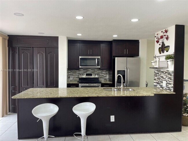 Foto del edificio - 12317 NW 11TH ST