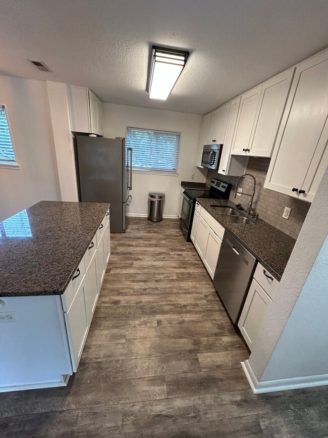 Foto del edificio - 3061 Ole Towne Ln
