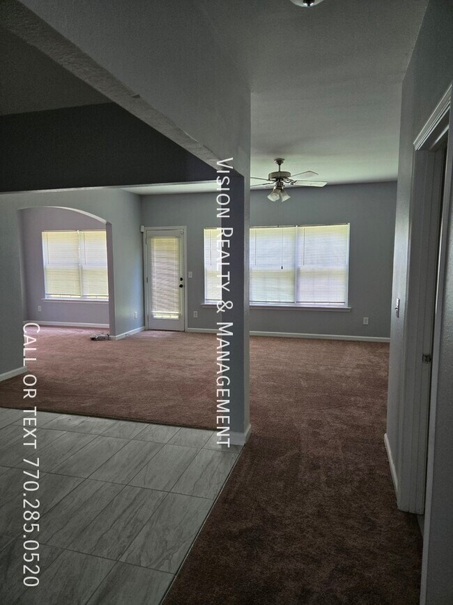 Foto del edificio - 4447 Ravenwood Dr