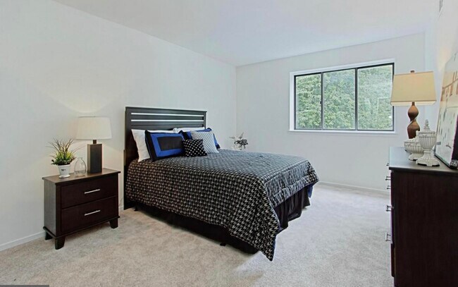 Foto del edificio - 1658 Parkcrest Cir