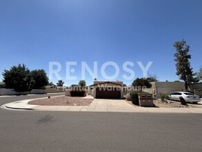 Building Photo - 2126 N Villas Ln