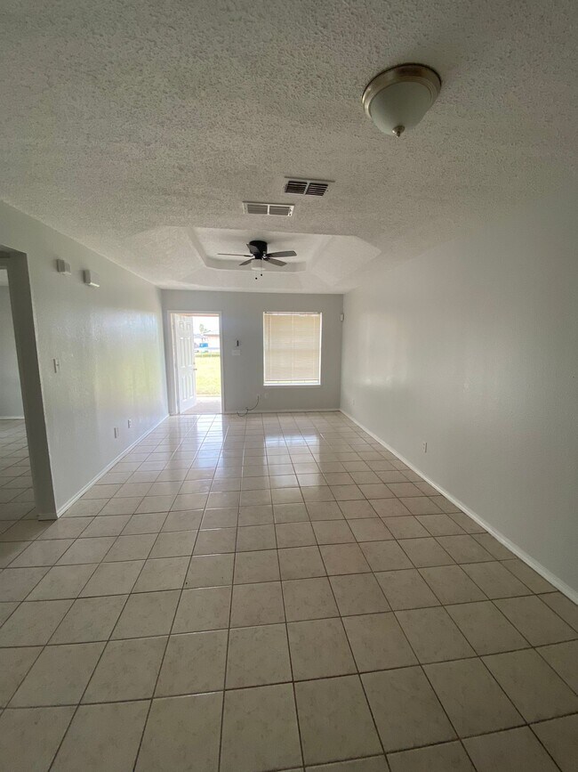 Building Photo - 7106 Venus Dr