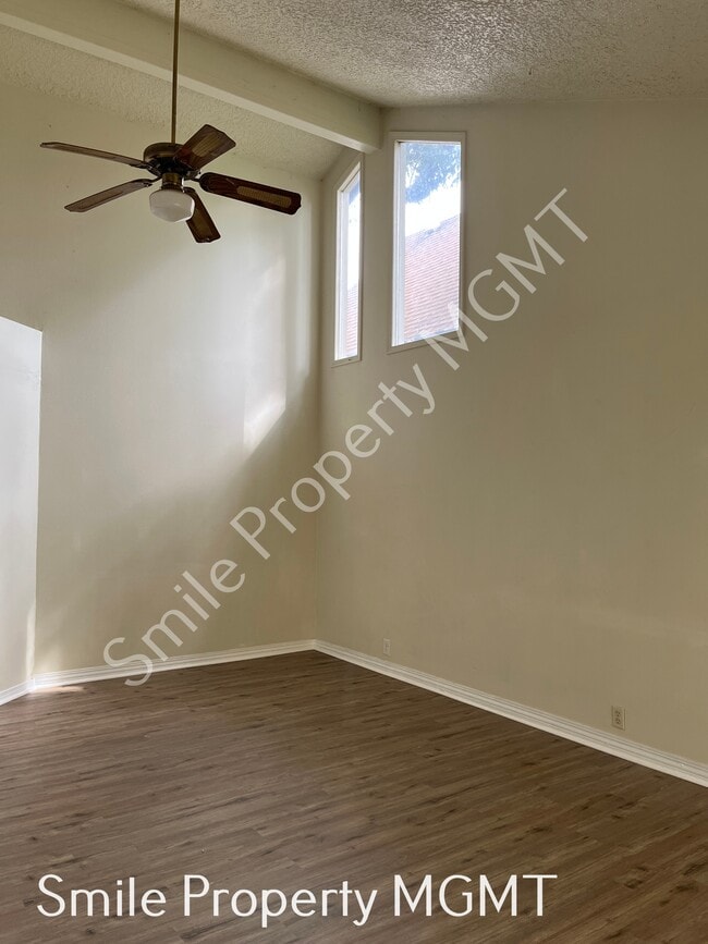 Building Photo - 12019 SE Kelly St