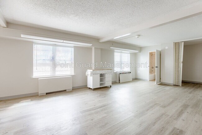 Foto del edificio - 7460 Graceland Dr