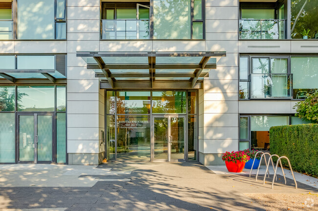 Main Entrance - Shannon Mews & Apartments