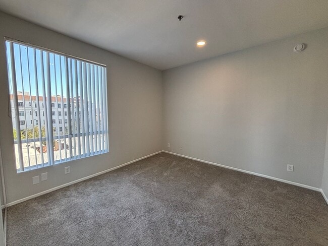 Interior Photo - 845 S. Kingsley