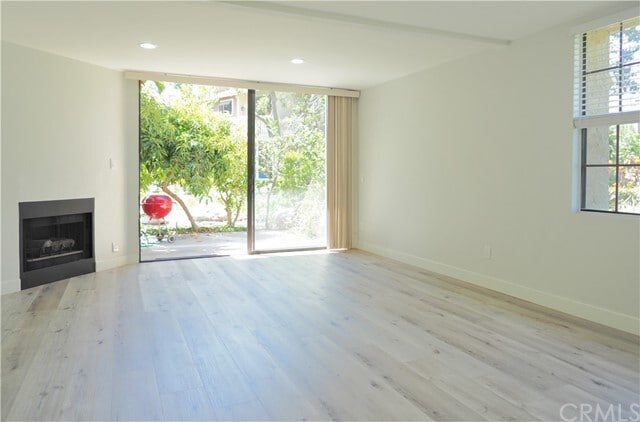 Building Photo - 100 Lakepines