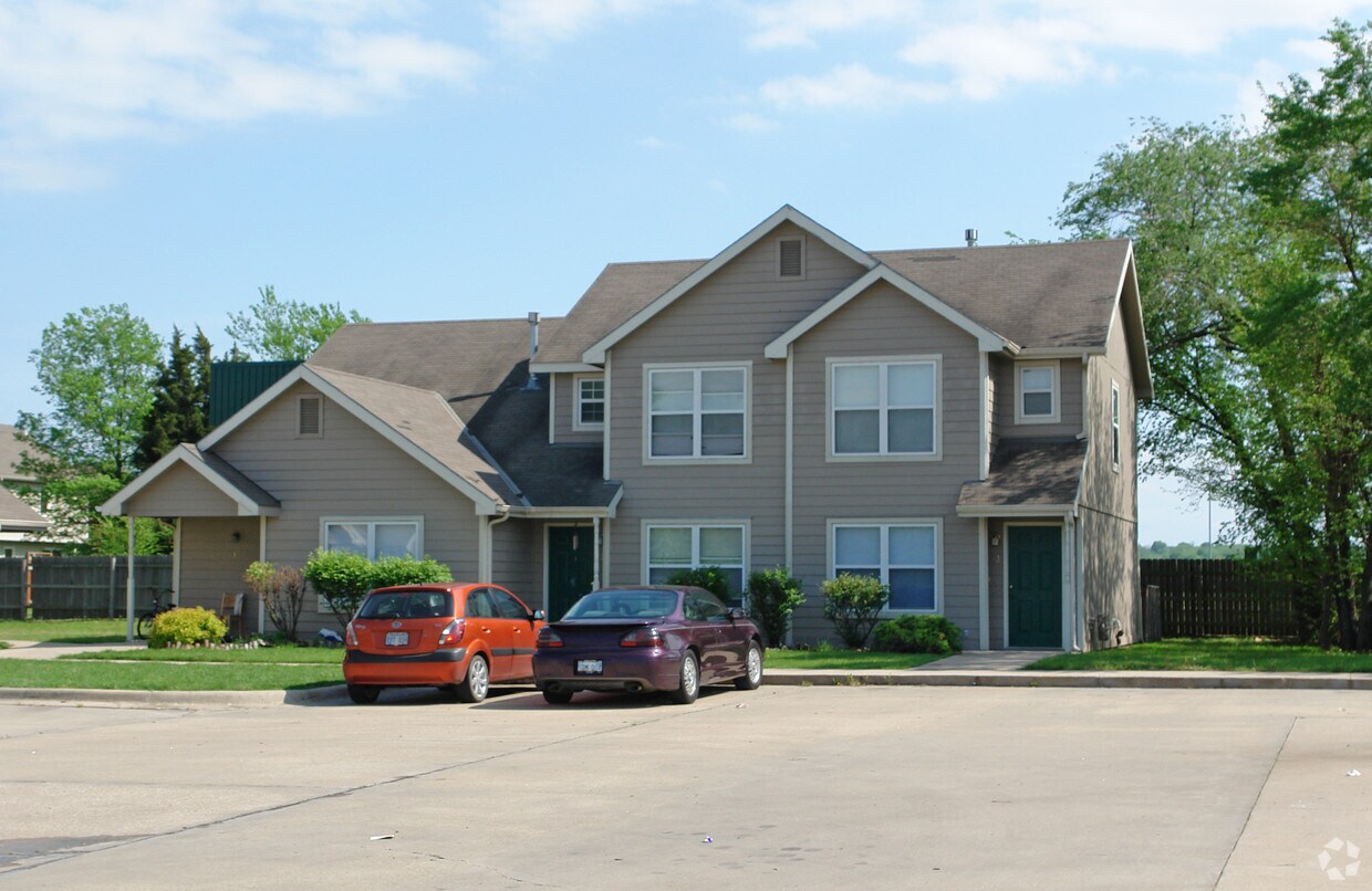 Building Photo - 3 Three Plexes