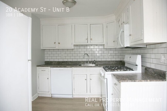 Building Photo - 3 Bed 1 Bath with Private Entrance, Update...