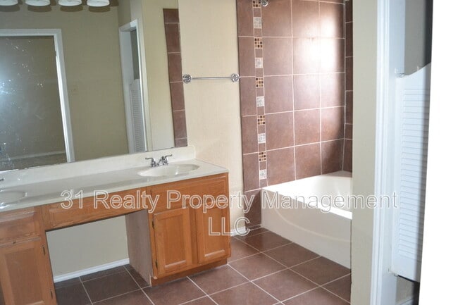 Foto del edificio - 5917 Beckett Dr