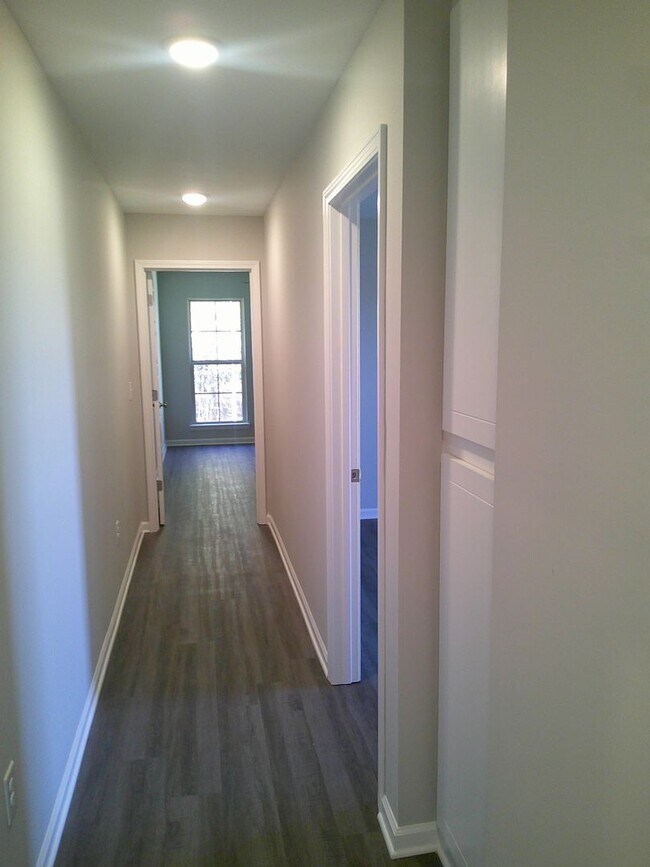Building Photo - ****JUST REDUCED PLUS ½ OFF 1ST MONTHS REN...