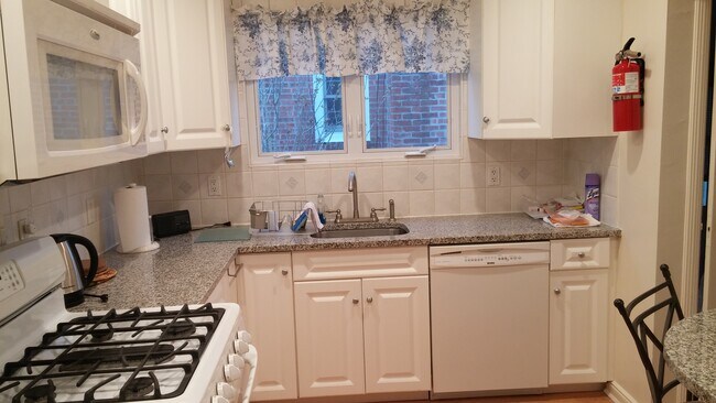 Kitchen - 7542 189th St