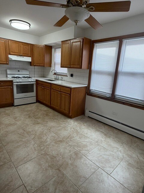 Foto del edificio - 7612 W Belmont Ave