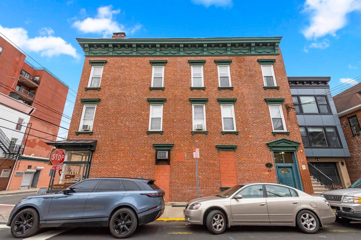 Primary Photo - 38 Sherman Ave