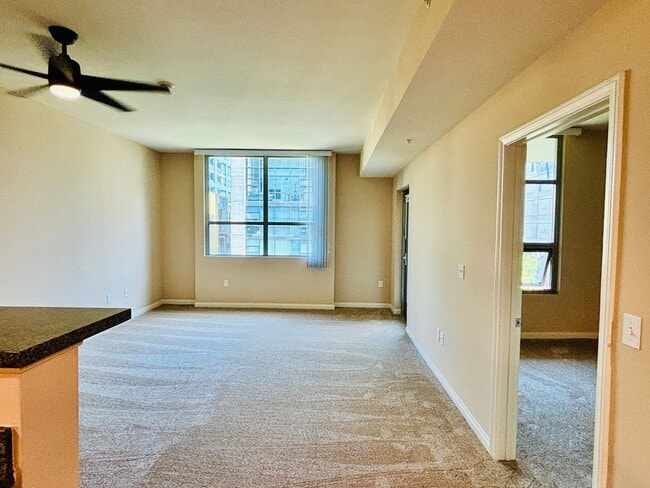 Building Photo - Beautiful Condo Adjacent to Petco Park - P...