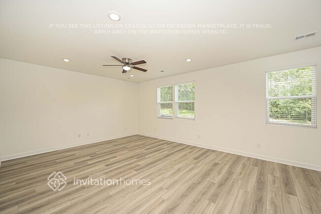 Foto del edificio - 208 E Millbrook Dr