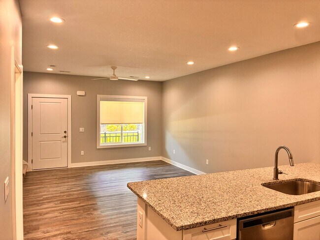 Building Photo - 3BR 2.5ba Townhome in Waukee