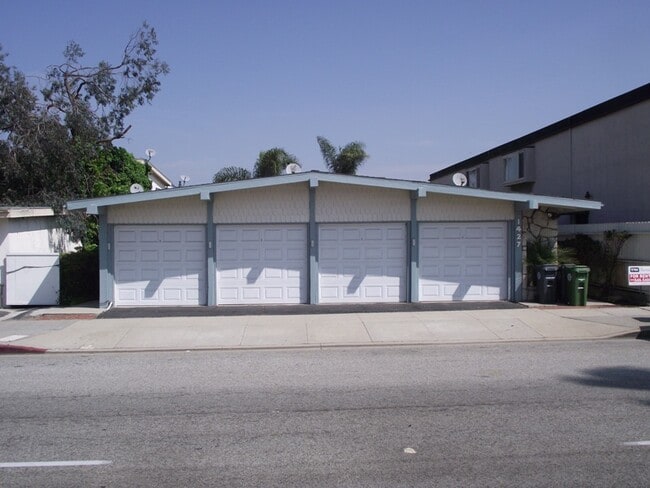 Building Photo - 1427 Manhattan Beach Blvd