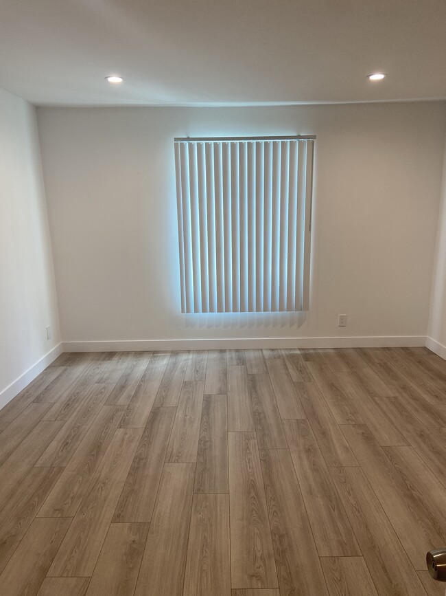 Foto del edificio - 6750 Glade Ave