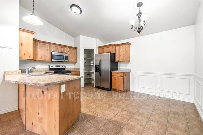 Building Photo - 661 S 2220 W