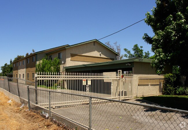 Foto del edificio - 9210 Pepper Ave