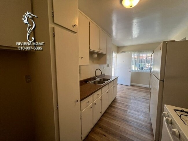 Building Photo - 514 S Grevillea Ave