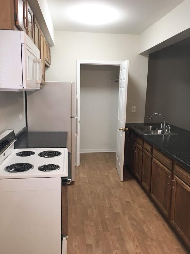 Foto del edificio - 271 Country Commons Rd