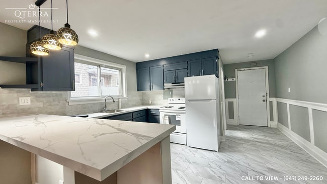 Building Photo - 301 Cordova Rd