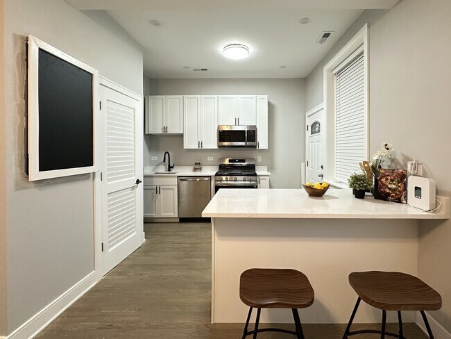 Foto del edificio - 3834 N Wilton Ave