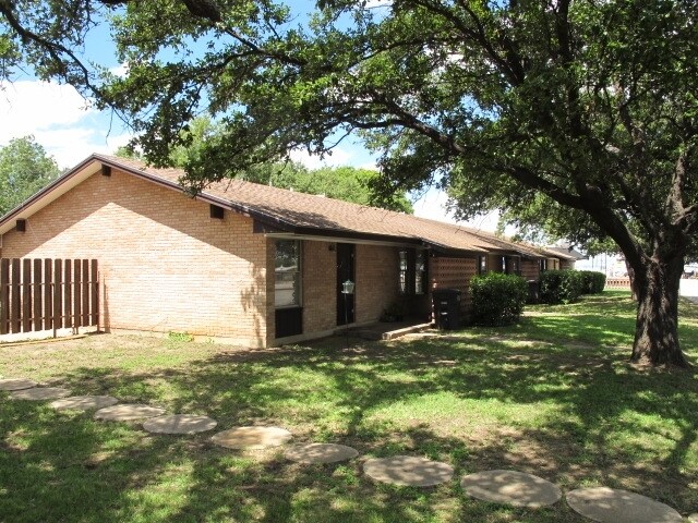 Foto del edificio - 2030 Menard Hwy