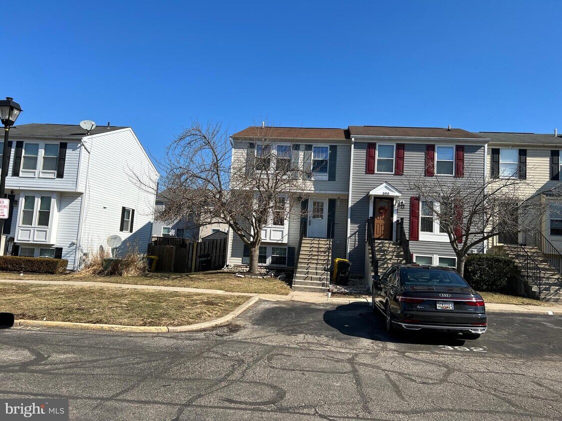 392 Valiant Cir, Glen Burnie, MD 21061 Condo for Rent in Glen Burnie