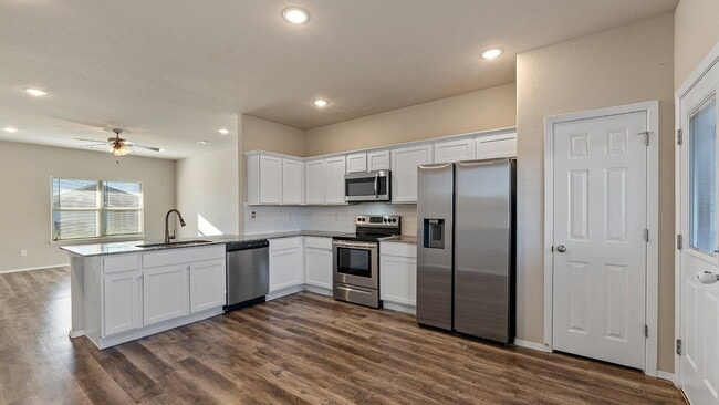 Building Photo - Elegant 4-Bedroom Home in Lakewood Crossing