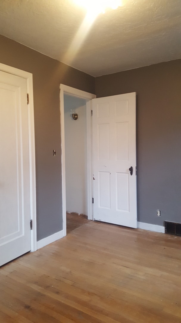 Building Photo - Charming Single family home Central location