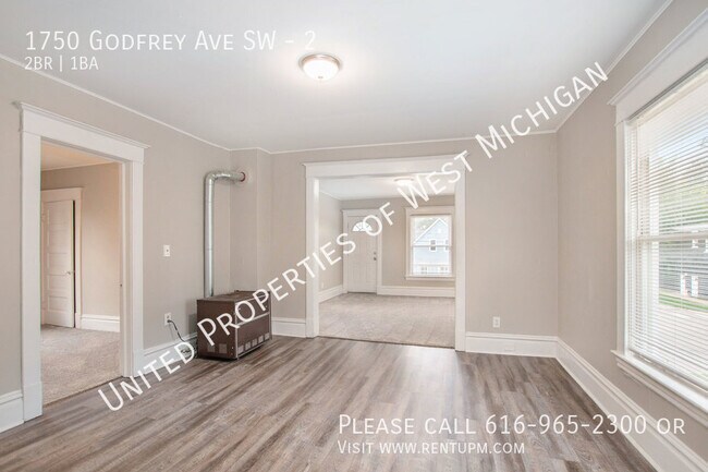 Building Photo - Available Now  | Cozy 2 Bedroom, 1 Bath Up...
