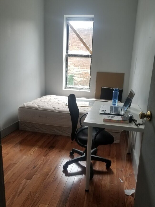 Foto del edificio - 147 Rockaway Pky