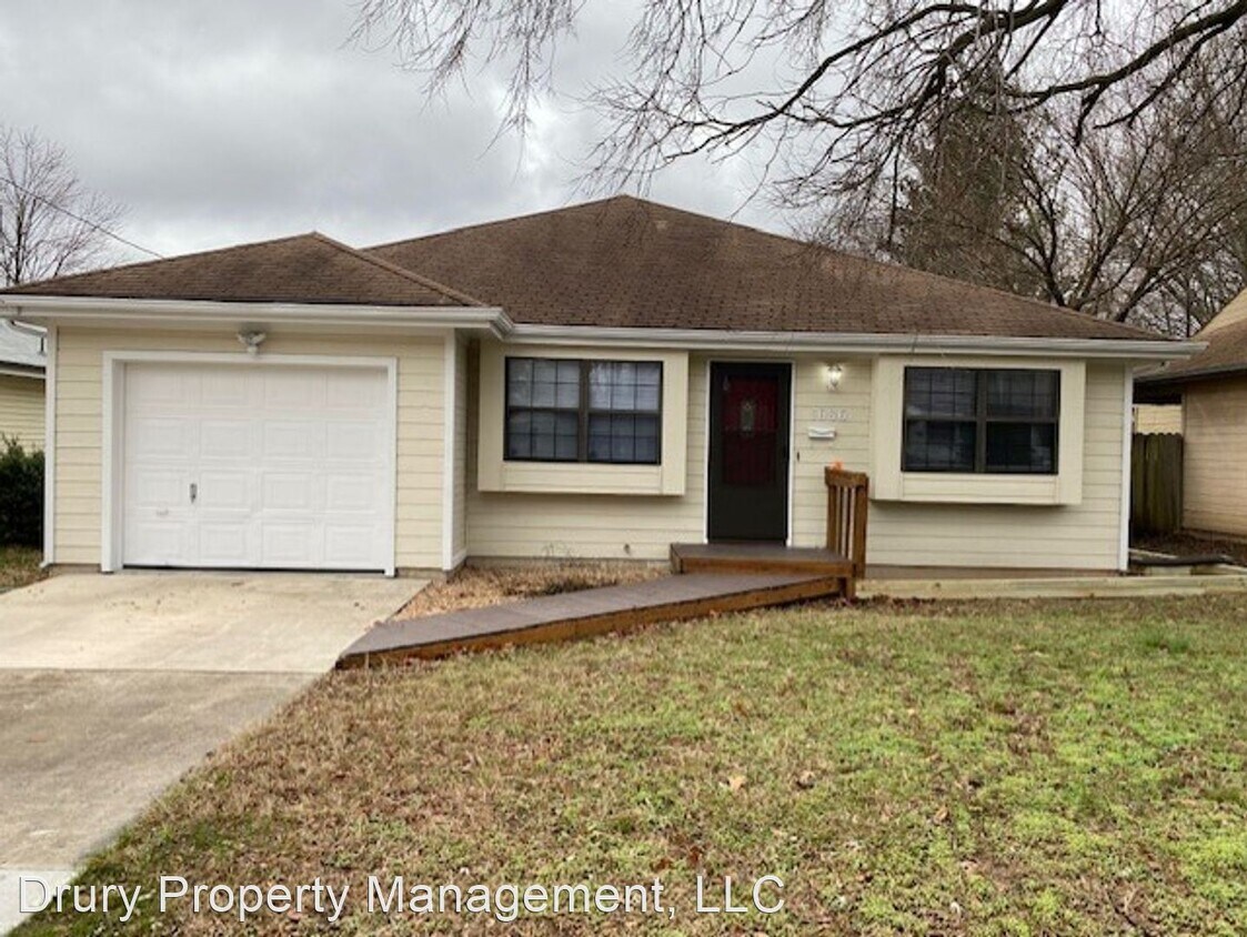 3 br, 2 bath House 1686 E. Dale Street House Rental in Springfield