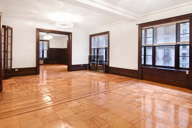 Building Photo - Huge Apartment on 7th Avenue