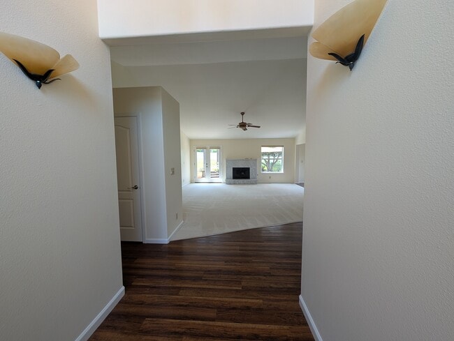 Building Photo - 520 Bobbys Ln