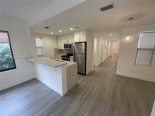 Foto del edificio - 1637 SW 10th St