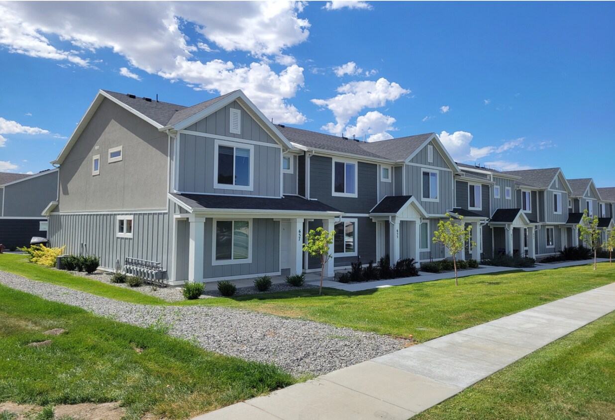 Exterior - 645 Hal St