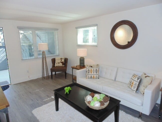 Building Photo - 2 Bedroom Loft Style Apartment in Downtown...