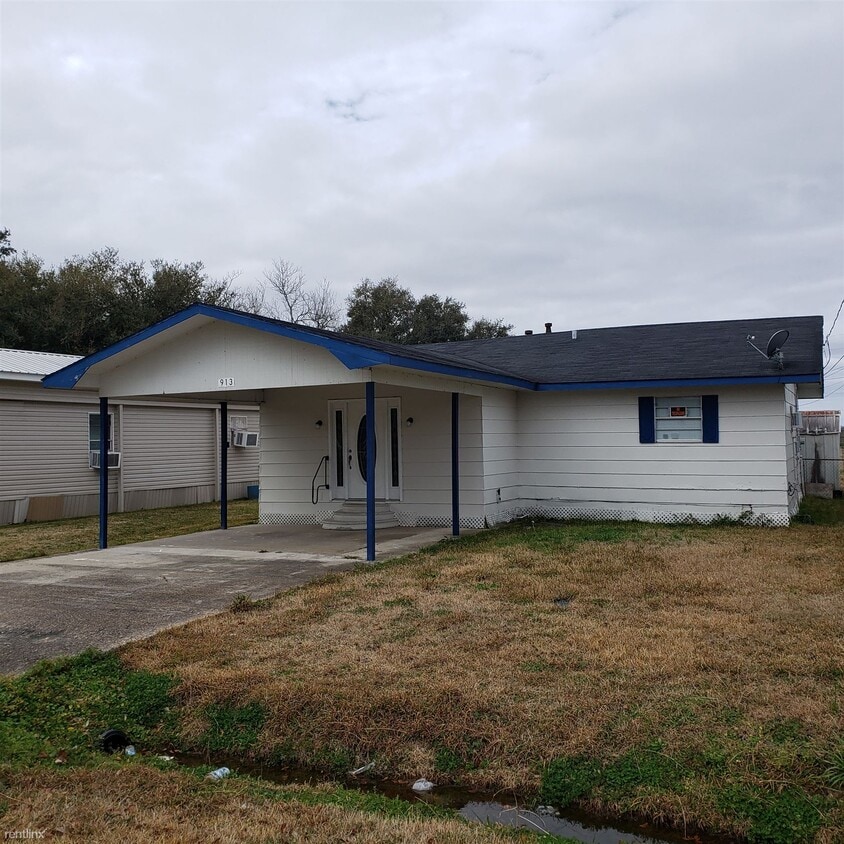 2 br, 1.5 bath House 913 2nd St House Rental in Mamou, LA