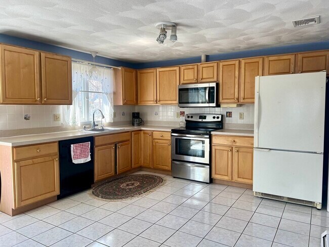 Foto del edificio - 20 Emerald Dr