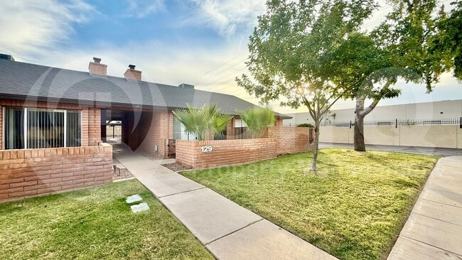 Building Photo - 129 W Loma Vista Dr