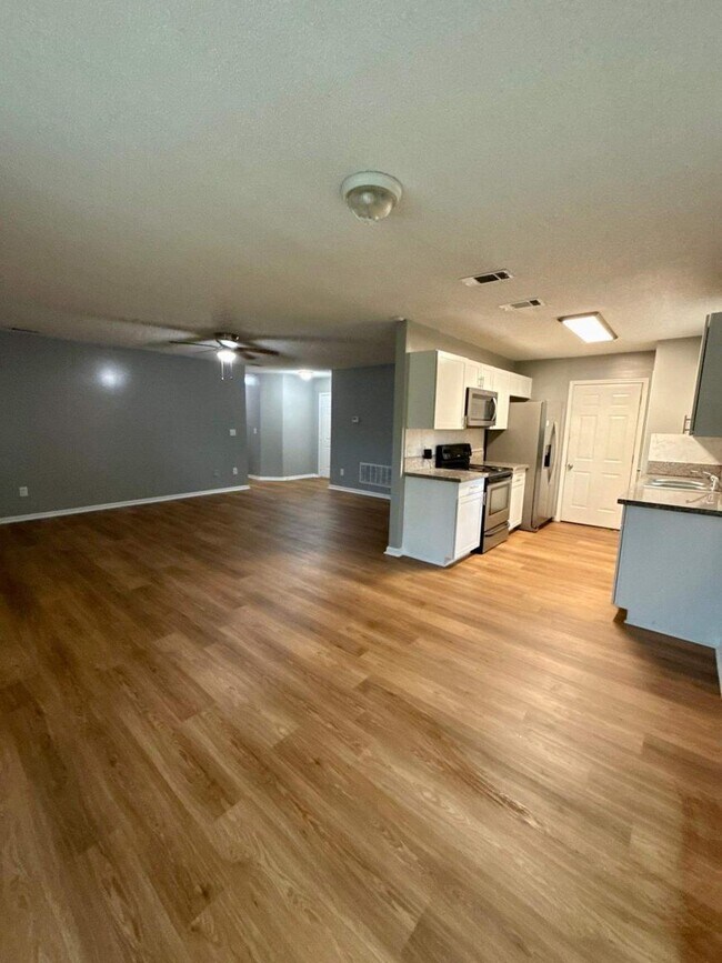 Foto del edificio - 3 bedroom in Middleburg FL 32068