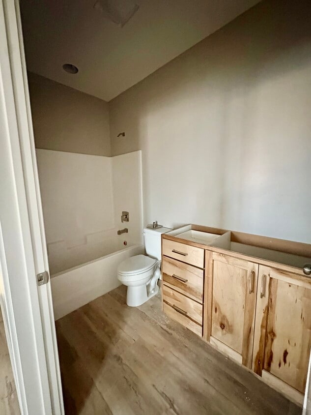 Building Photo - Ririe Apartment unit 1