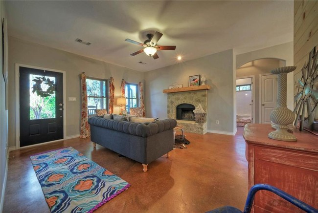 Building Photo - 10811 Wildwood Cir