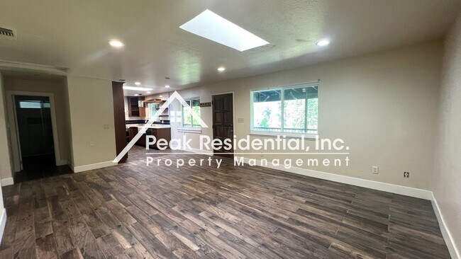 Foto del edificio - Updated 4bd/3ba Home In Loomis on 2 Acres!