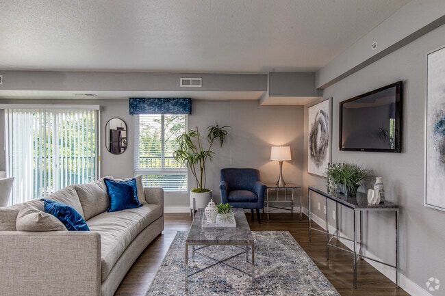 Interior Photo - Verona at Naylor Metro