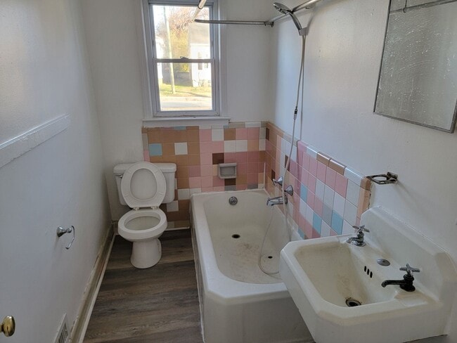 Building Photo - 3 Bedroom 1 Bathroom House Coming Soon